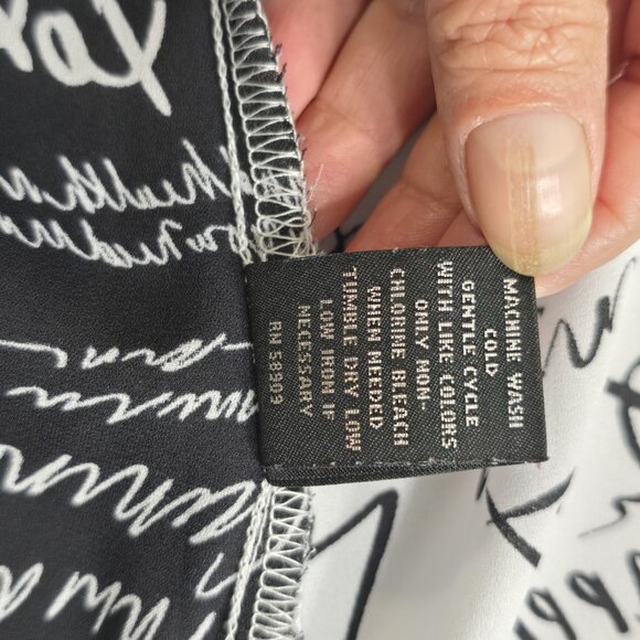 Slim Factor by Investments Womens Top Size 1X Plus Mini Scroll V-Neck Black Whit - Picture 8 of 12